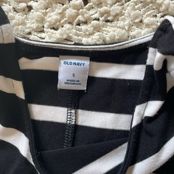 🖤 Old Navy Sleeveless Swing Dress 🤍 - Picture 4 of 6